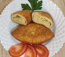 Жареный пирожок с картошкой