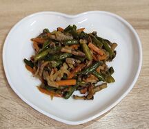 Стручковая фасоль с грибами