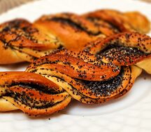 Косичка с маком