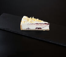 Пирожное Чизкейк черничный с белым шоколадом