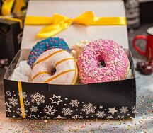 Ассорти из 5 разноцветных пончиков