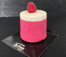 Пирожное малиновая Панна котта