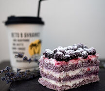 Пирожное Лавандовое с черникой