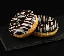 Донат с шоколадной начинкой