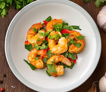 Жареные креветки с чесноком и перчем чили