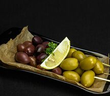 Маслины и оливки