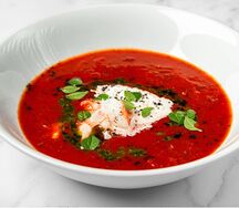Томатный суп с крабом и страчателлой