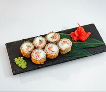 Горячий ролл с лососем