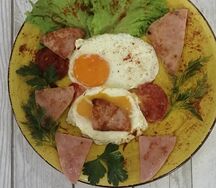 Двойная яичница с ветчиной