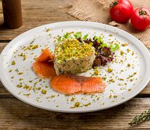 Салат Оливье со слабосоленой семгой