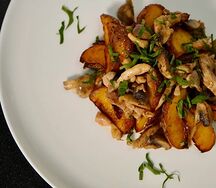 Картофель с курицей и грибами