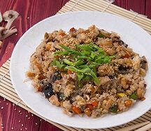 Wok с рисом и курицей