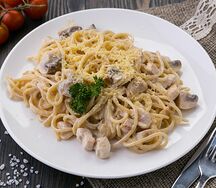 Паста с грибами и курицей