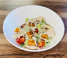 Салат Цезарь с куриной грудкой