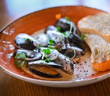 Мидии в соусе дорблю