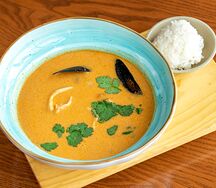 Том ям с морепродуктами