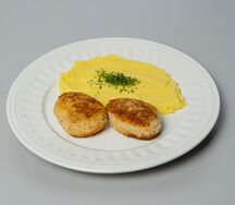 Куриные котлеты с грибным соусом