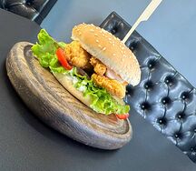 Бургер с куриными стрипсами халяль