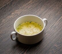 Бульон куриный с пельменями