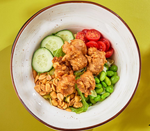 Боул салат с курочкой карааге