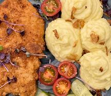 Куриный шницель с картофельным пюре