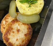 Куриные котлеты с картофельным пюре