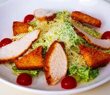 Салат Цезарь с курицей
