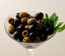 Маслины и оливки
