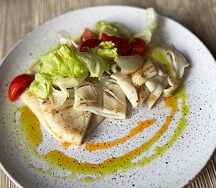 Кальмар с кремом из сельдерея и пюре груши