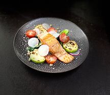 Лосось с овощами