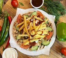 Шаурма в пите с картофелем фри и соусом