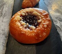 Булочка с джемом
