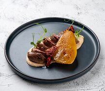 Утиная грудка с муссом из груши