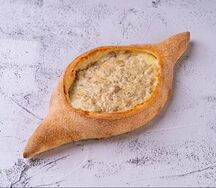 Аджарули с цыпленком в чесночном соусе