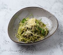 Паста с курицей в базиликовом соусе