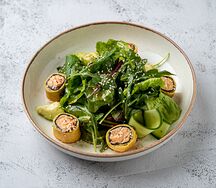 Салат с лососем и тайской заправкой