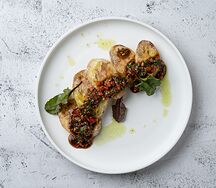 Хрустящий баклажан с конкассе из спелых томатов