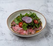 Салат с трюфельным ростбифом