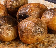 Молодой картофель с розмарином