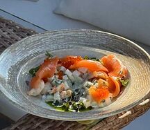 Оливье с шейками, креветкой и лососем
