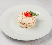 Салат Оливье с колбасой