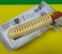 Французский хот-дог со свиной колбаской