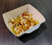 Салат цезарь с креветками