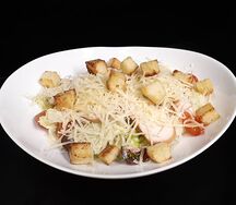 Салат Цезарь с курицей