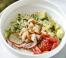 Боул Киноа-креветки