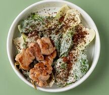 Цезарь с капустой пак-чой и курицей New