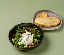 Шакшука с кремом из сиртаки и кинзы New