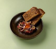 Тартар из говядины с анчоусом и пармезаном New