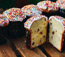 Кулич творожный с изюмом