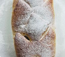 Булочка с малиной